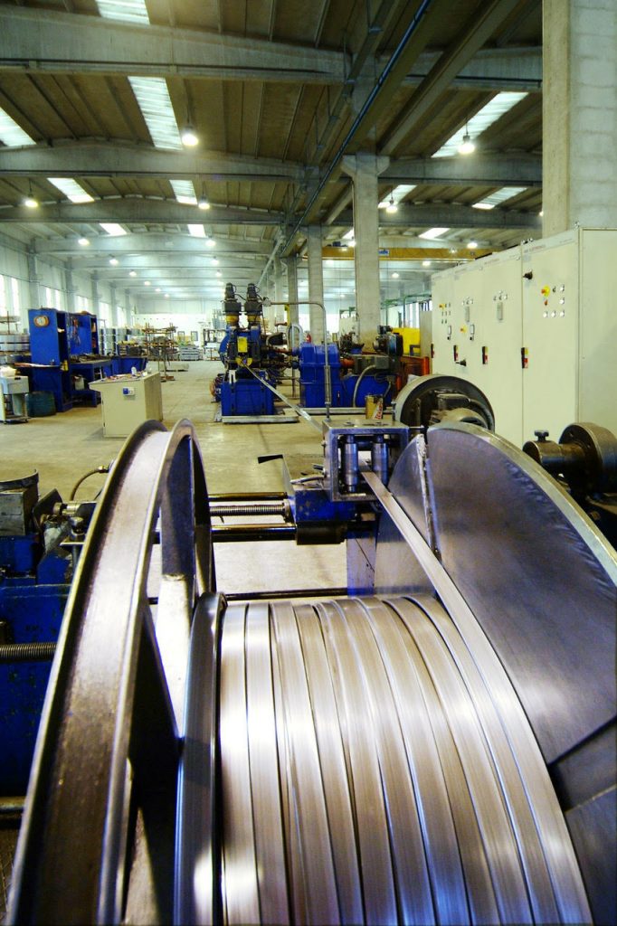 Profili in acciaio pronti per la lavorazione